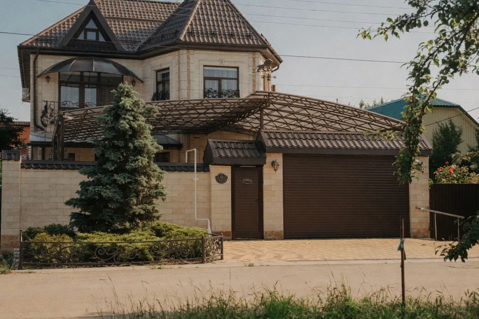 Автоматизация загородного дома: управление системами участка